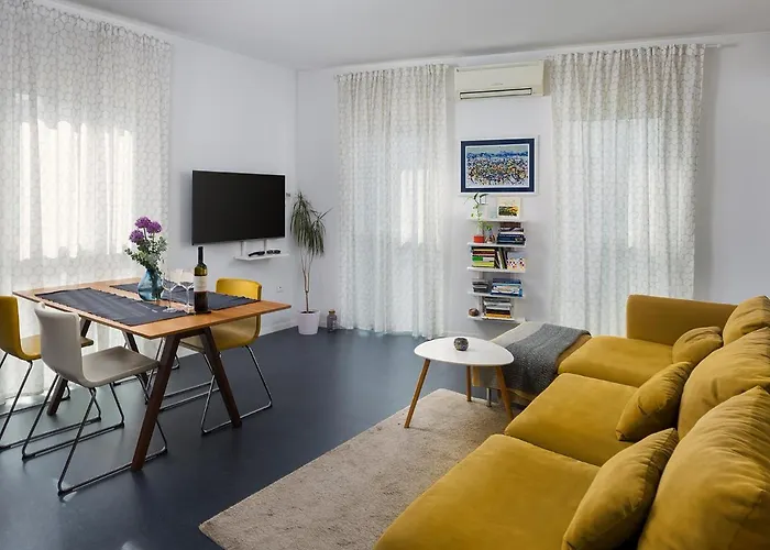 Modern Center City Appartment