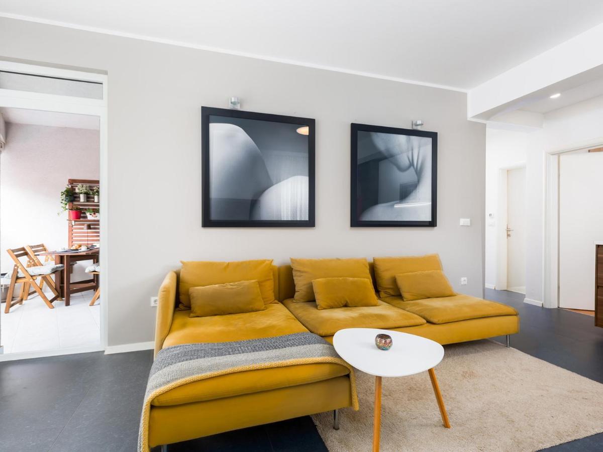 Modern Center Apartment